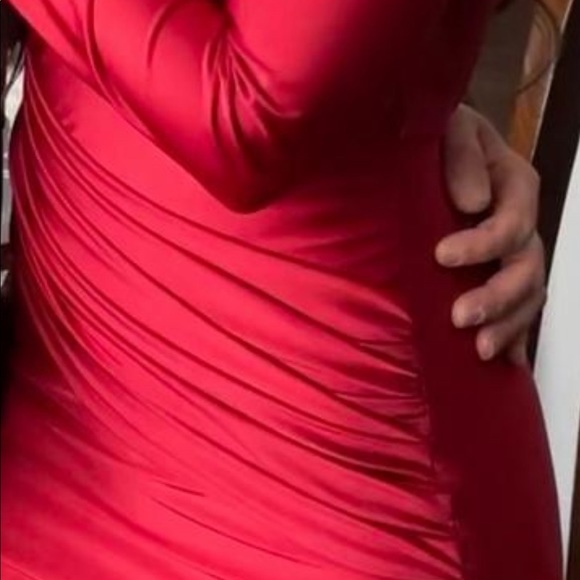 Evening Gown with embroidery shoulders - Picture 5 of 5